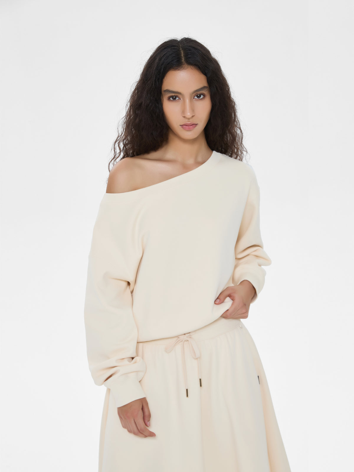 Cubby Off-Shoulder Sweatshirt