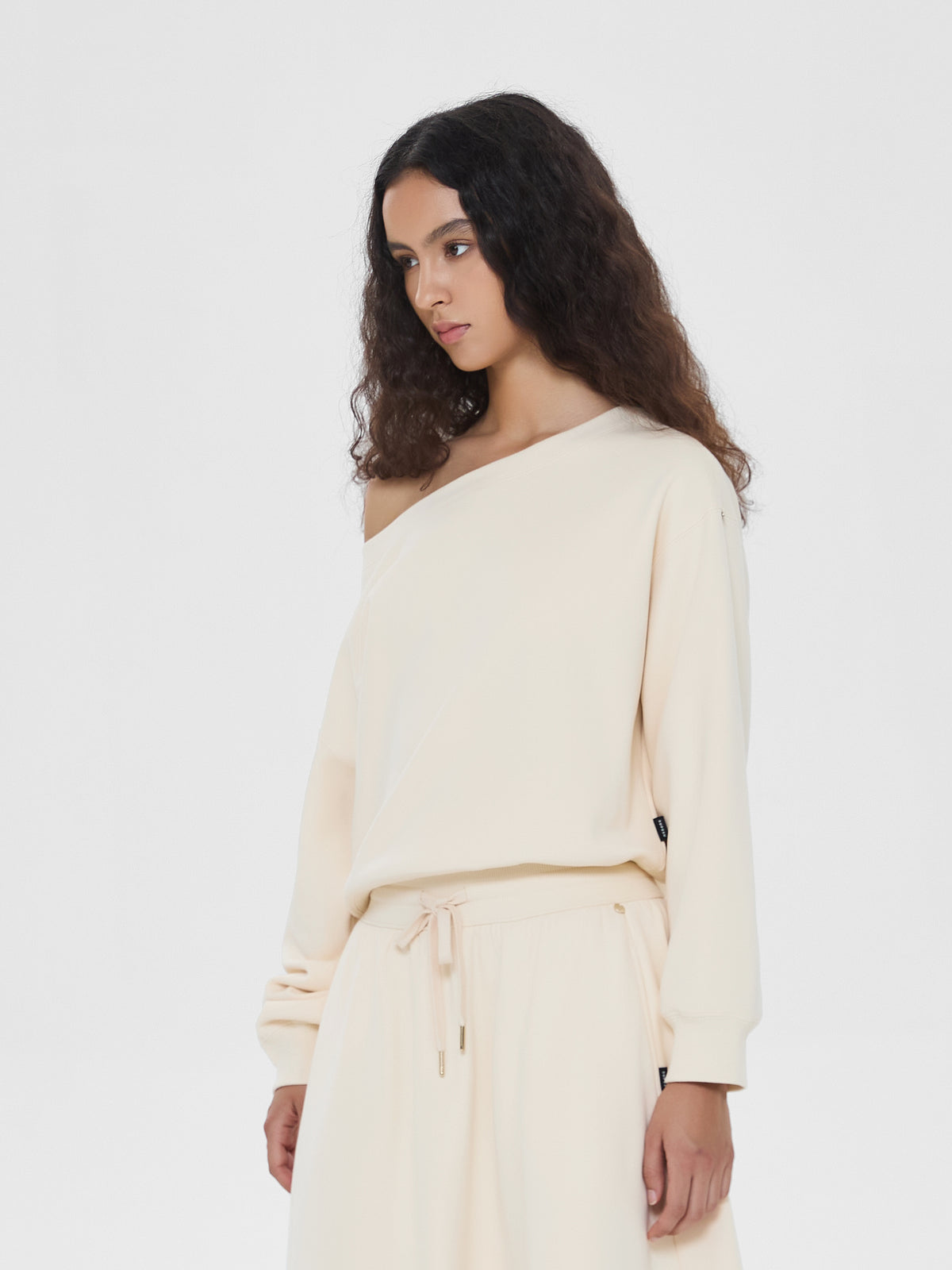 Cubby Off-Shoulder Sweatshirt