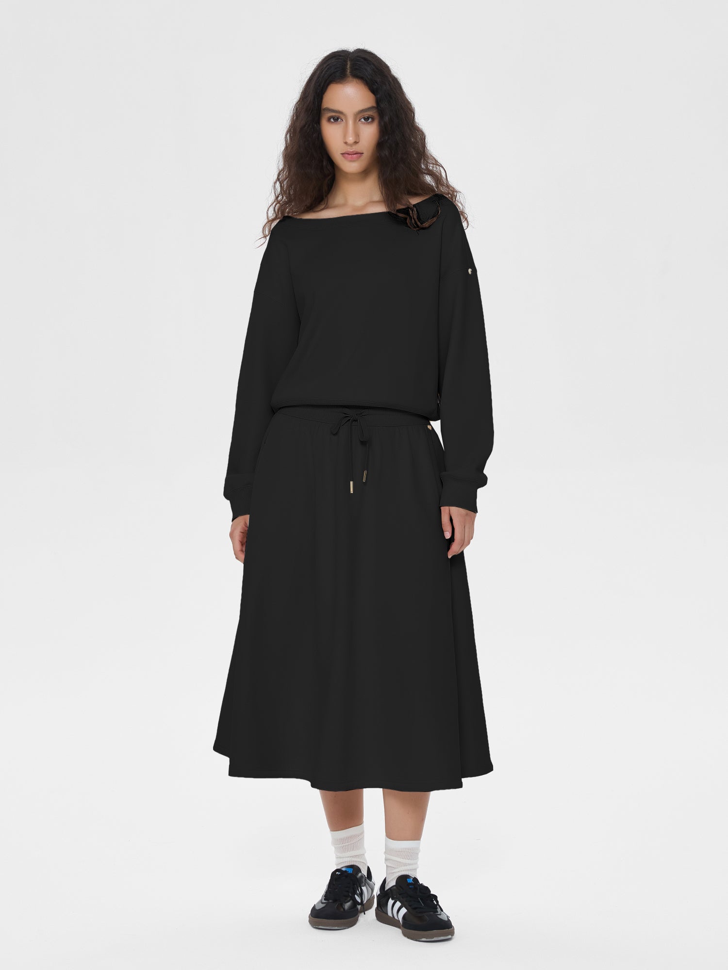 Cubby Off-Shoulder Sweatshirt