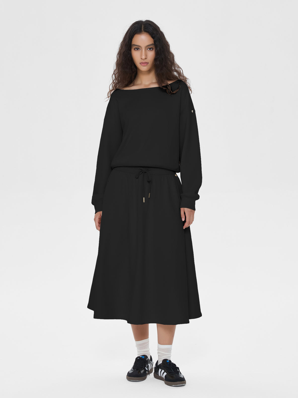 Cubby Off-Shoulder Sweatshirt