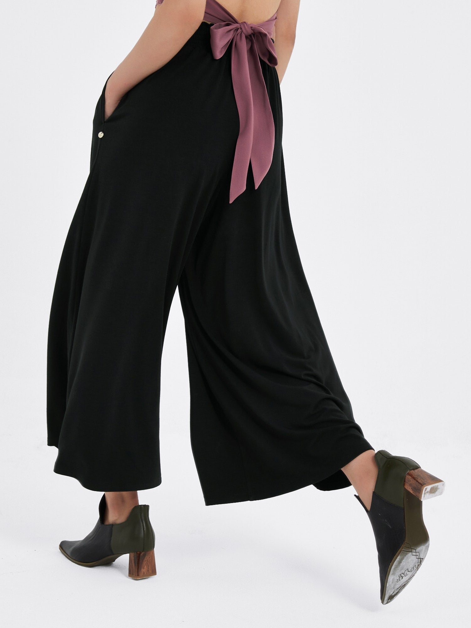 Tie Waist Flowy Pants Black | NA-KD